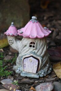 Whats in fairy gardens figurine house