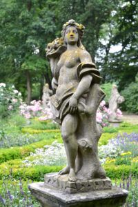 Garden design ideas - garden statue