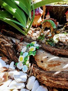 Outdoor fairy garden ideas pathway